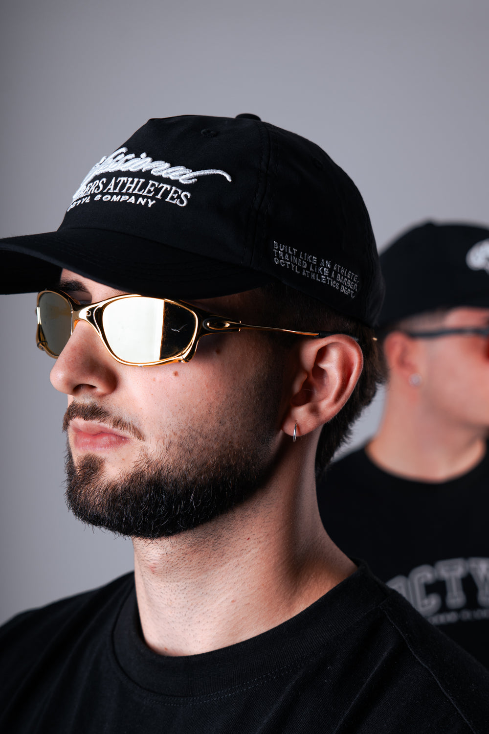 Gorra Athlete Cap en look deportivo total black